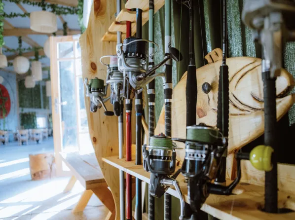 Équipement de pêche prêt pour une sortie guidée